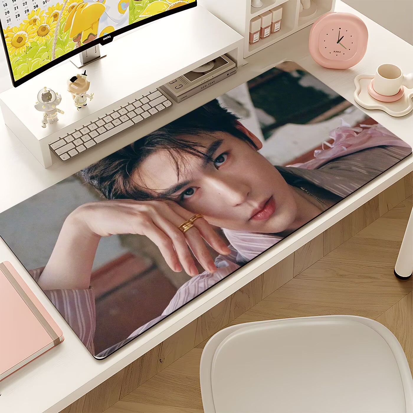 Zhang Linghe's oversized mouse - огляд і ціна Gaming Keyboard Nearby