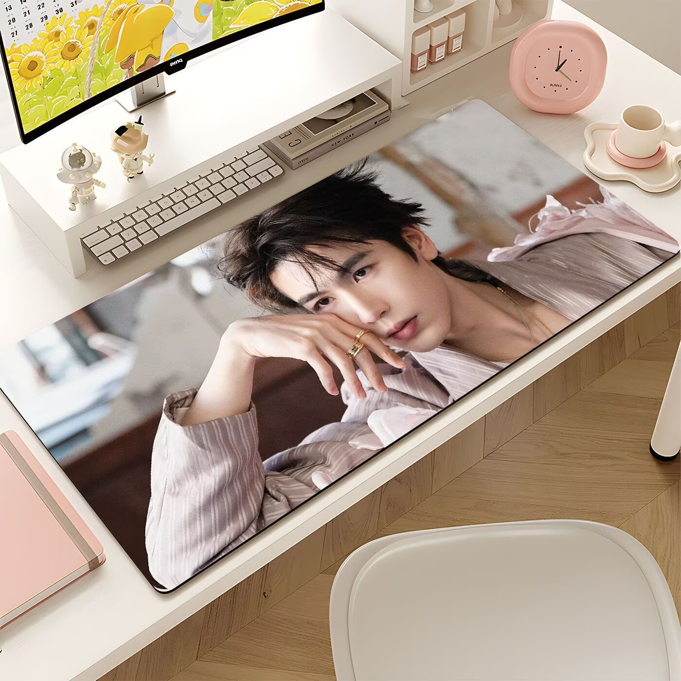 Zhang Linghe's oversized mouse - огляд і ціна Gaming Keyboard Nearby