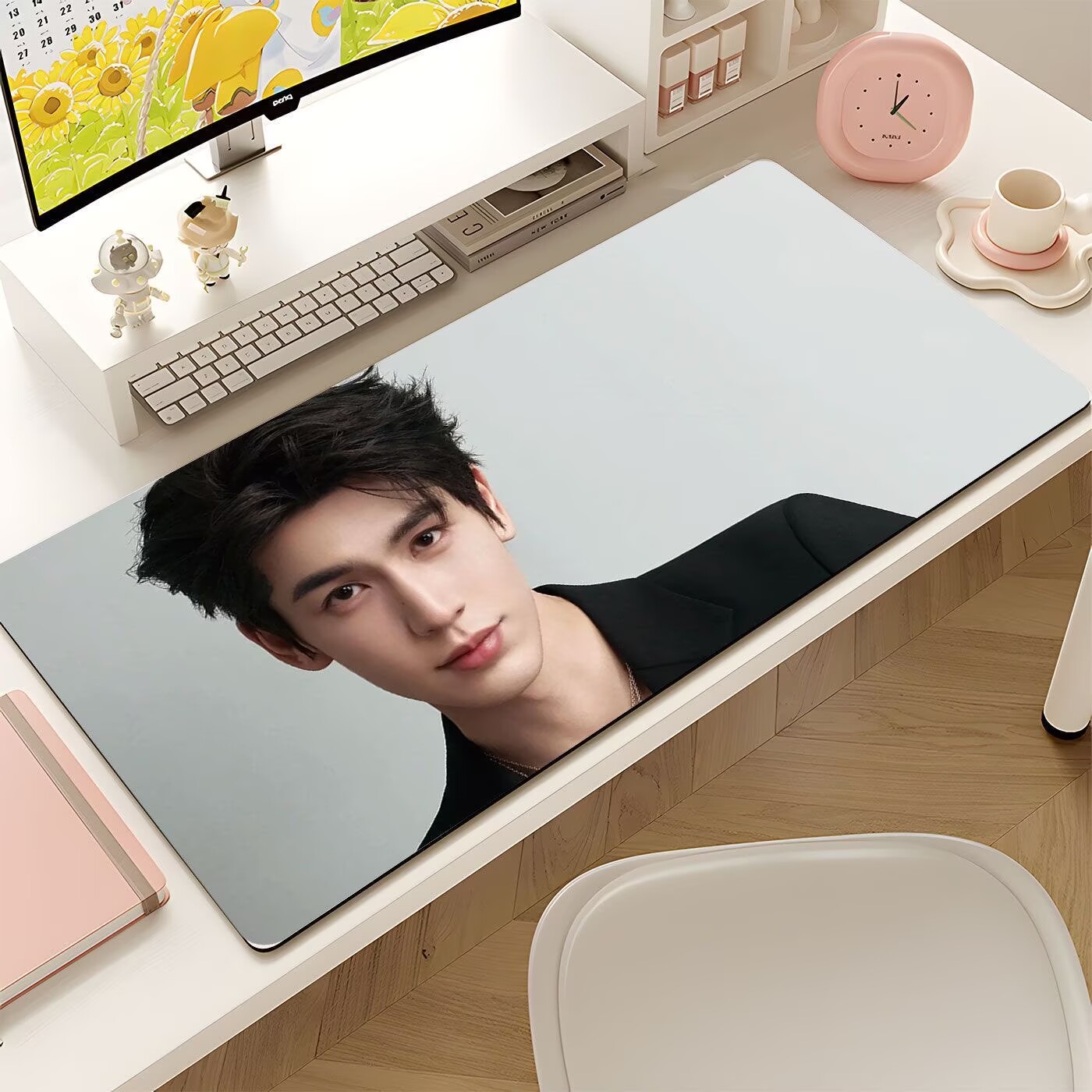 Zhang Linghe's oversized mouse - огляд і ціна Gaming Keyboard Nearby